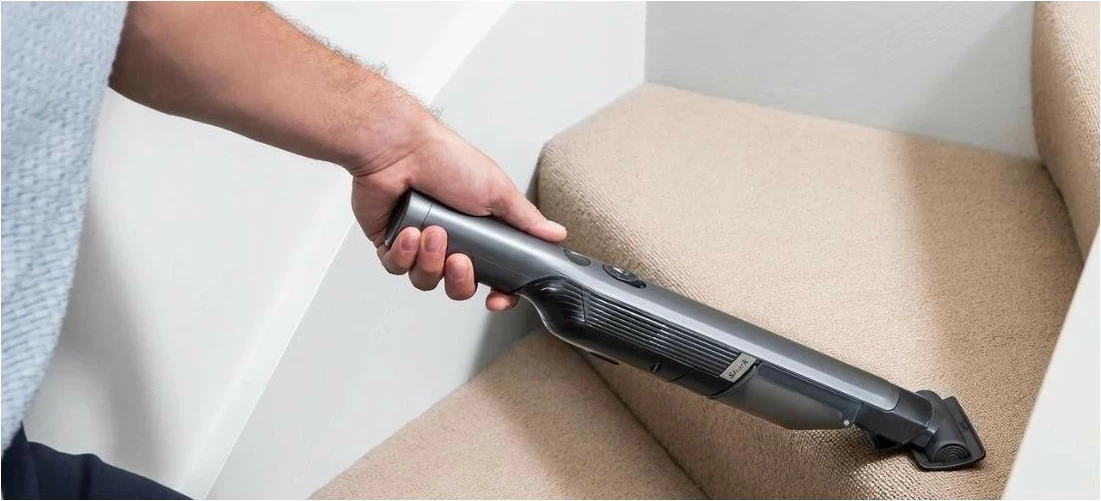 Ročni sesalnik brez vrečke in kabla Shark WV200EU, srebrn