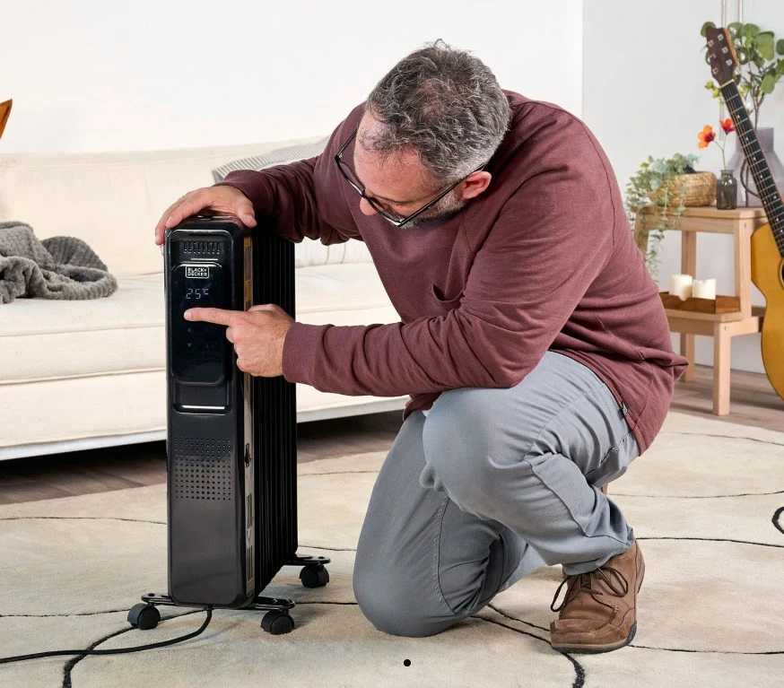 Oljni radiator BLACK+DECKER BXRA2001E, 2000 W, črn