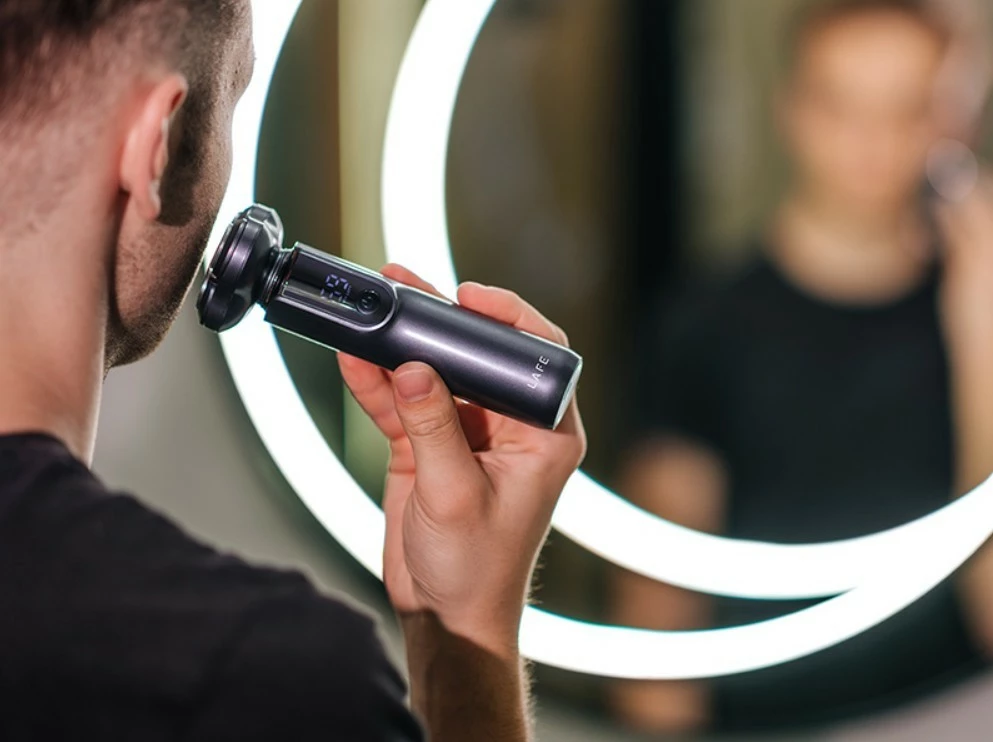 Brivnik Lafe MasterGlide, 90 min baterija, mokro in suho, trojni sistem britja, črn