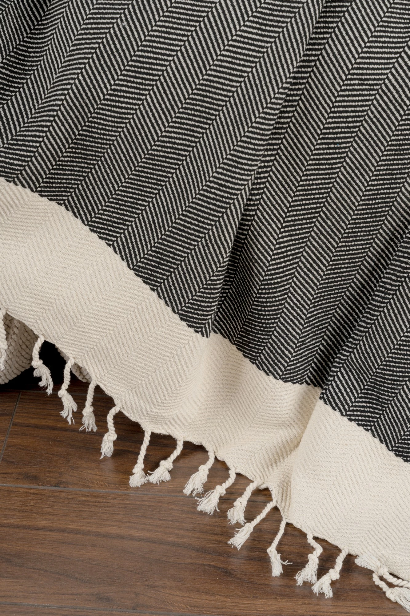 Prevleka za kavč L'essentiel Baliksirti, črna