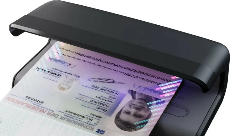 UV tester za bankovce Safescan 55 LED, črn