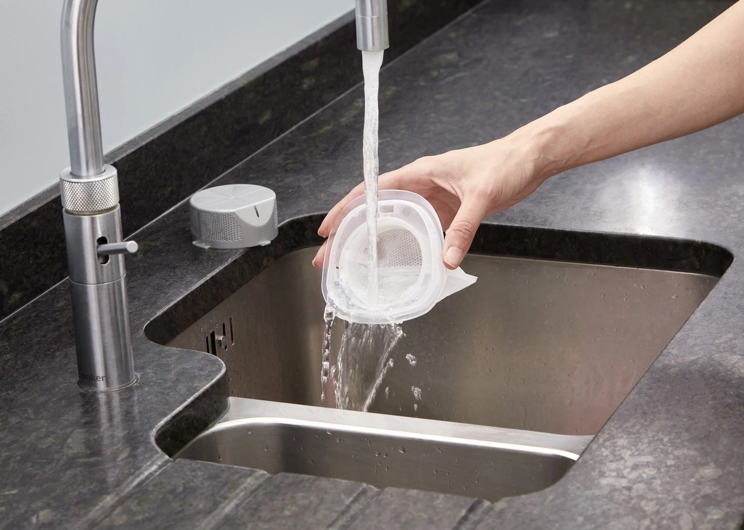 Ročni sesalnik Black&Decker, siv-srebrn