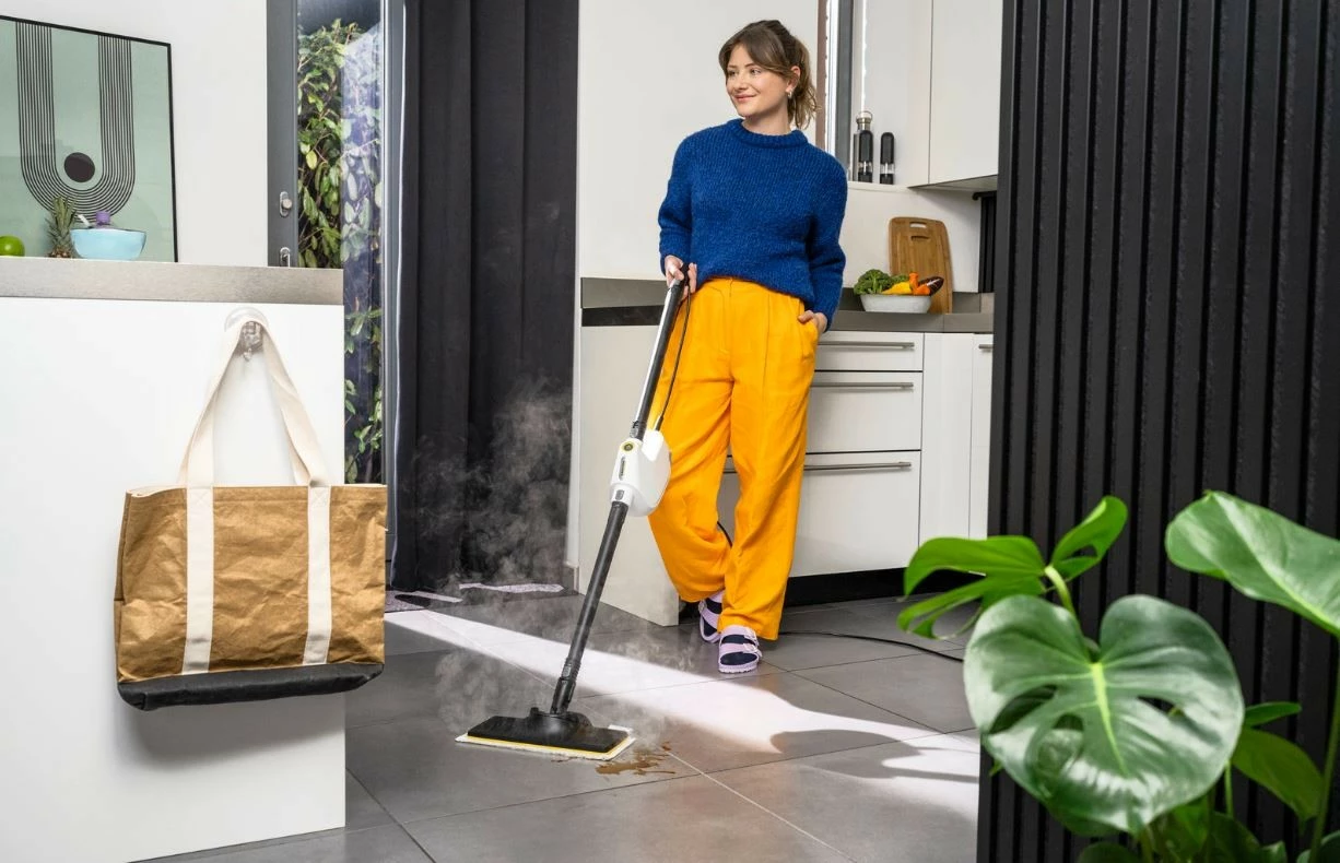 Parni čistilec Karcher SC1 Multi & Up, 1300 W, 200 ml, bel, s kompleti nastavkov