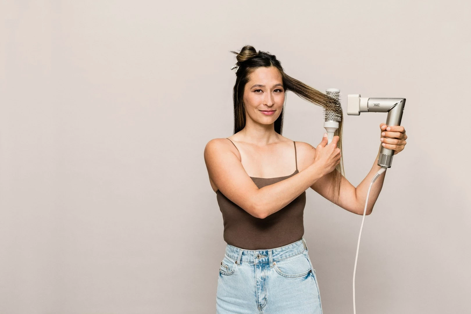 Multistyler za stiliziranje las Shark HD424SLEU, Warm Champagne