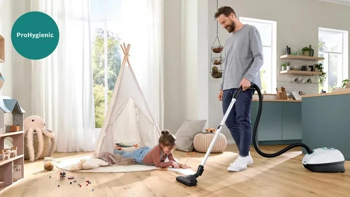 Sesalnik z vrečko, 600 W, bel Bosch Serie 4 BGB41HYG1H