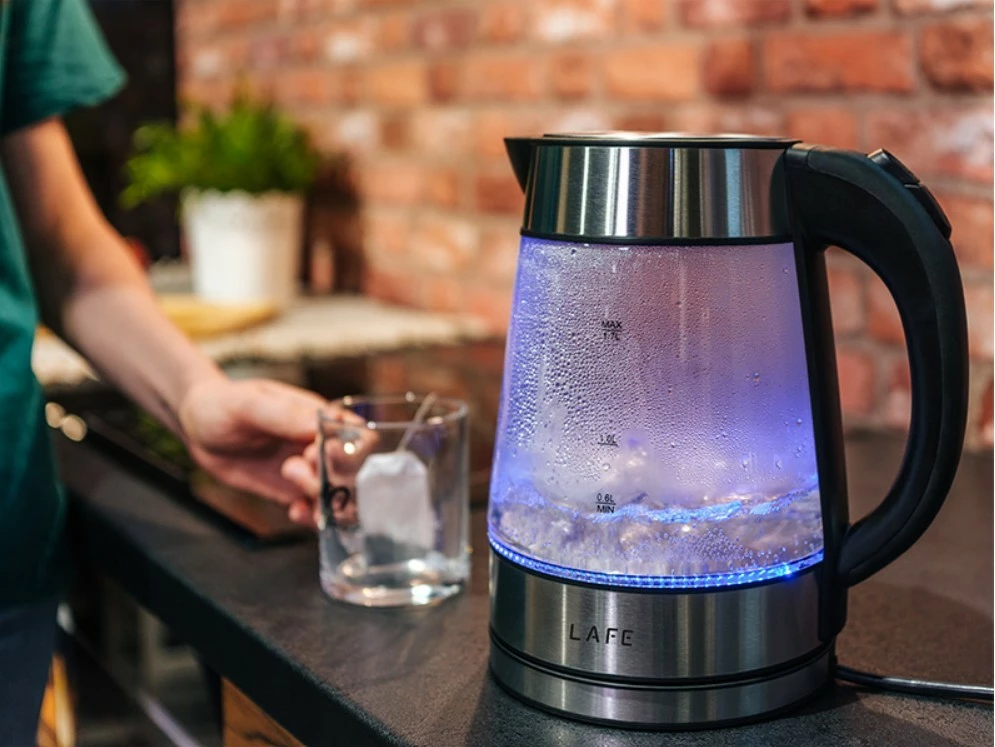 Električni grelnik vode Lafe LAFCZA47618, 1,7 L, 2200 W, steklen, baza 360°, z osvetlitvijo, črn/nerjaveče/prosojen