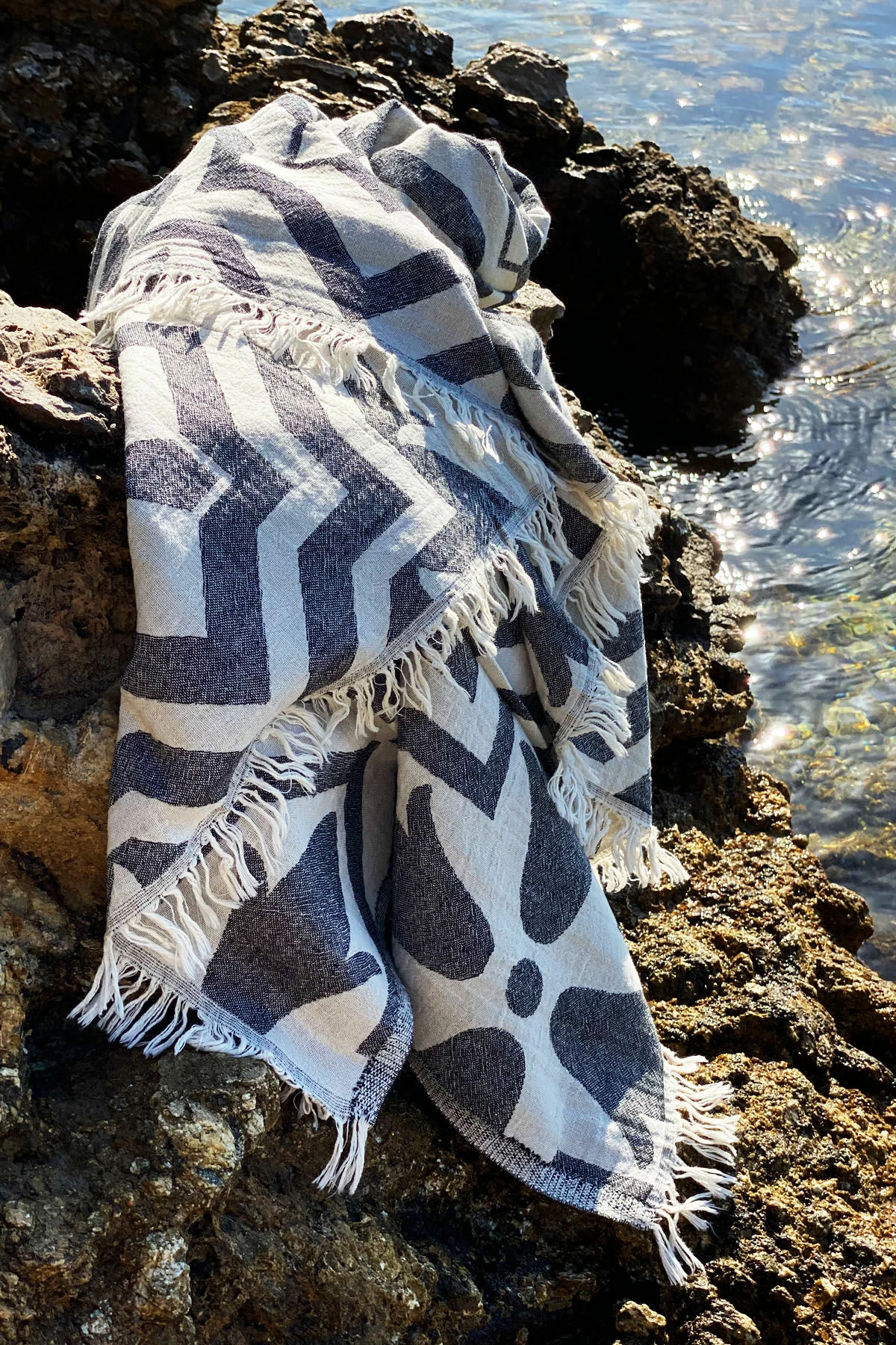 Plažna brisača Fouta Mijölnir Lalezar, črna in bež