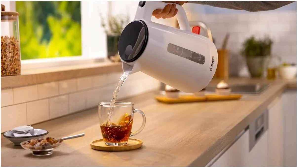 Električni čajnik 1,7 L Bosch TWK1M121, 2400 W, bel