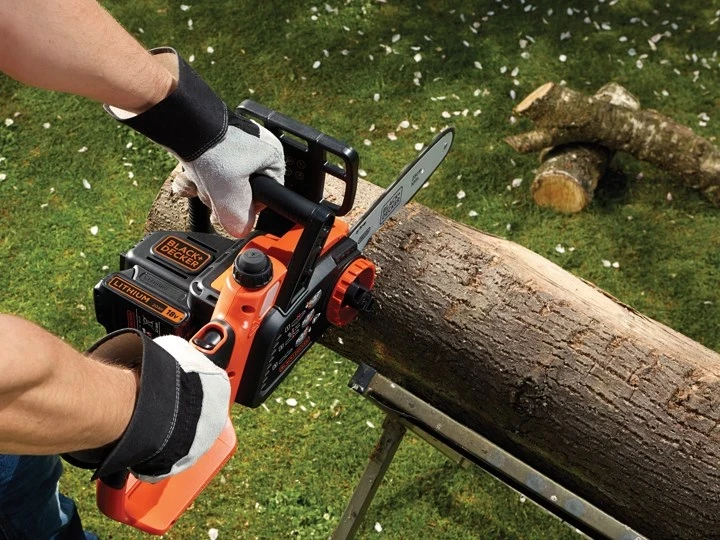 Električna žaga Black & Decker GKC1825L20, črno/oranžna