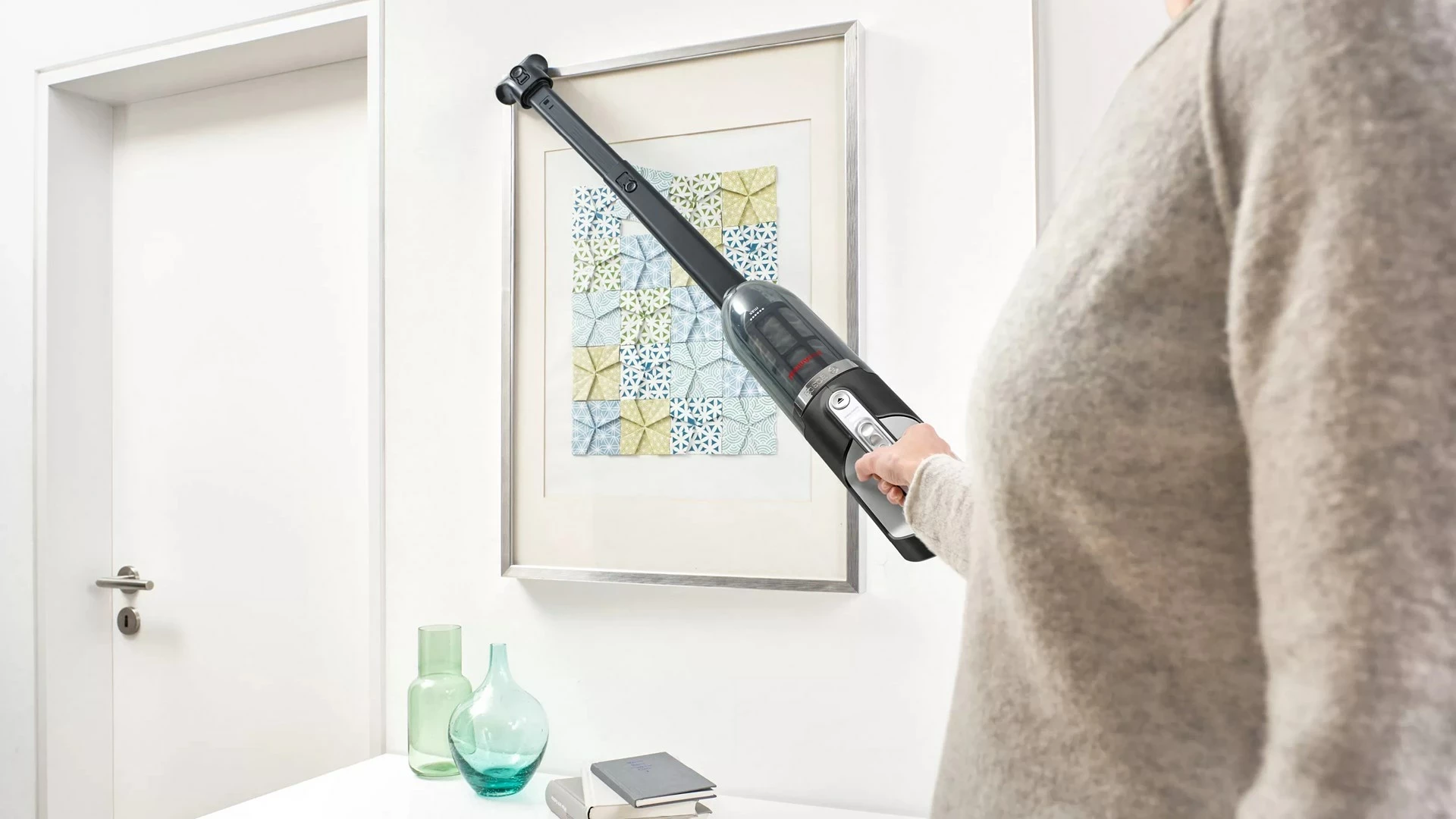 Brezžični sesalnik Bosch Serie 4 BBH3ZOO28, rdeč