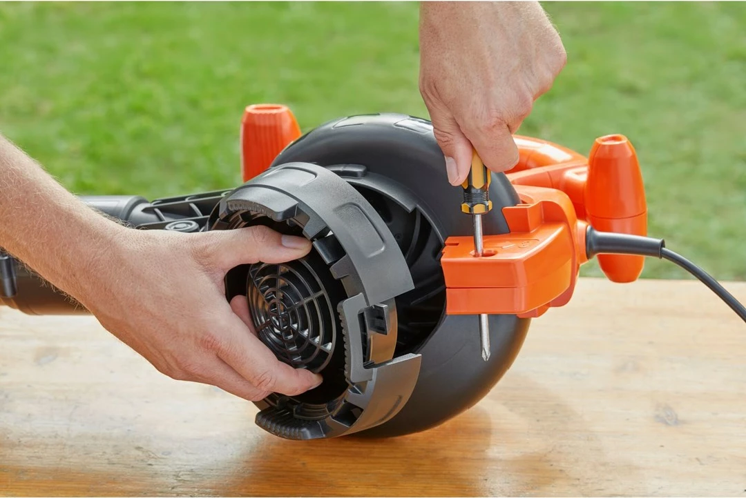 Sesalnik z vakuumom in puhalnik listja Black & Decker BEBLV260, 2600 W, 40 L, črn
