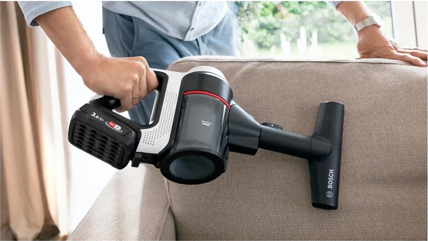 Vertikalni sesalnik brez kabla Bosch Unlimited 7 BCS711XXL, 0,3 L, belo-črn