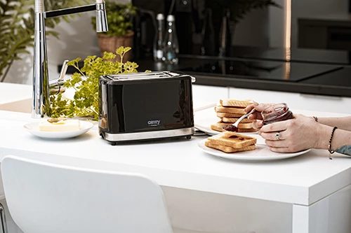 Toster Adler CR 3218, 2 rezini, 900 W, črn