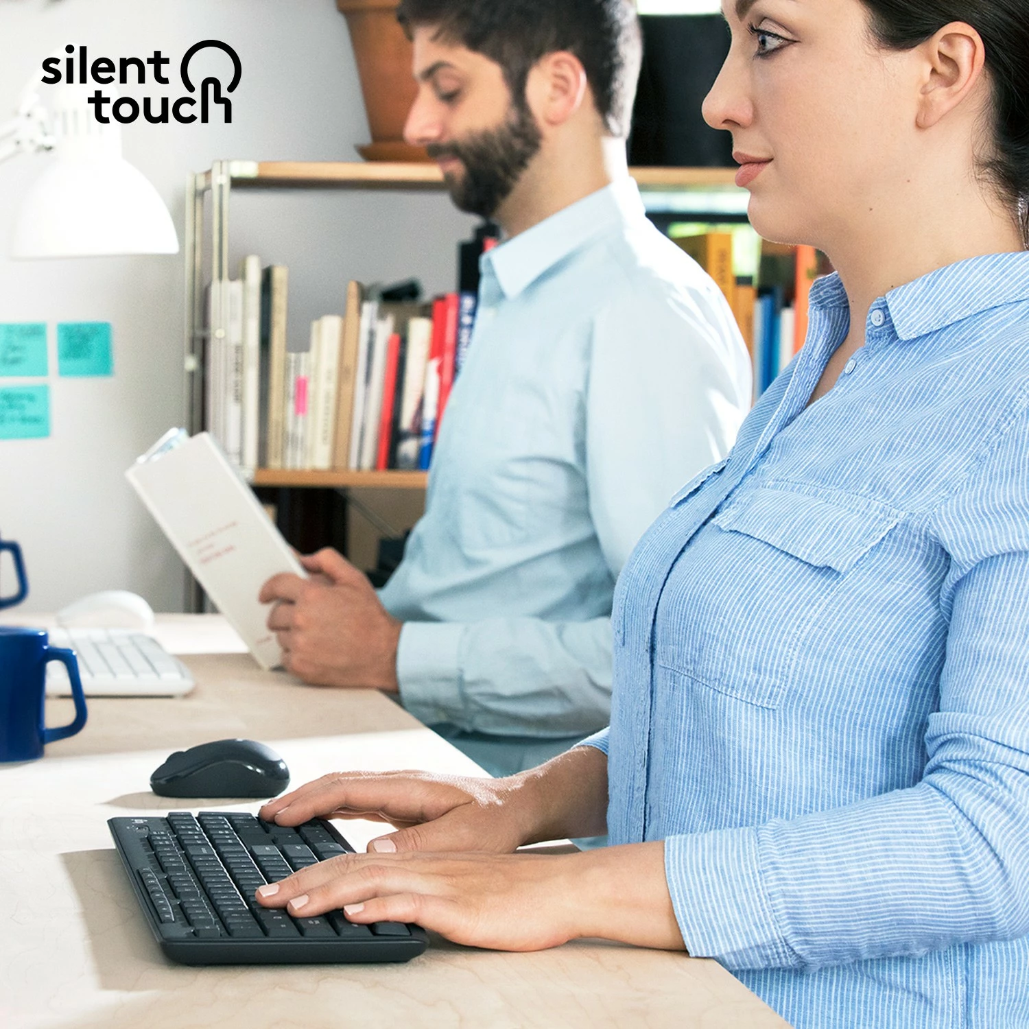 Tih komplet tipkovnice in miške Logitech MK295 Silent Wireless, polna velikost (100%), žična, USB, QWERTY, grafit, miška vključena