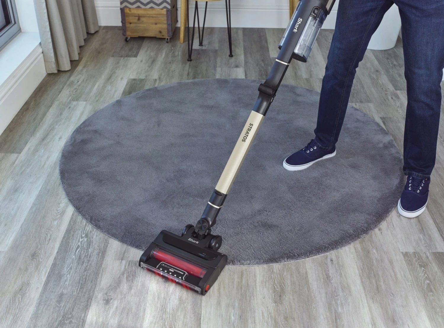 Sesalnik 25 V, sivo-zlat Shark IZ400EUT