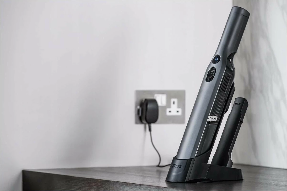 Ročni sesalnik brez vrečke in kabla Shark WV200EU, srebrn