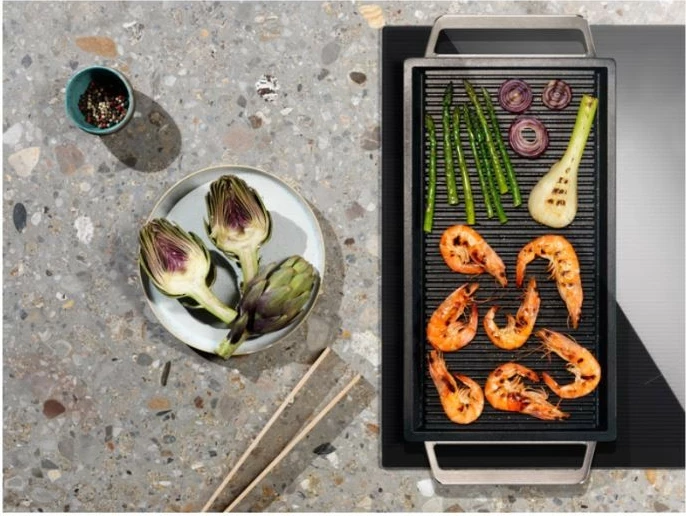 Indukcijska kuhalna plošča Electrolux LIV63431BK, 60 cm, črna