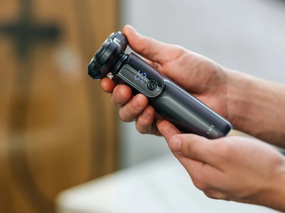 Brivnik Lafe MasterGlide, 90 min baterija, mokro in suho, trojni sistem britja, črn