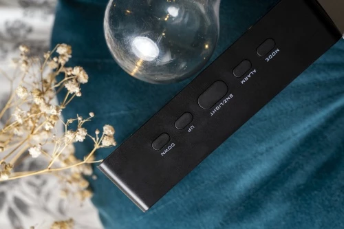 Alarmna ura Adler AD 1189, LED s prikazom temperature prostora, 3 načini alarma, USB + 3x AAA, črna