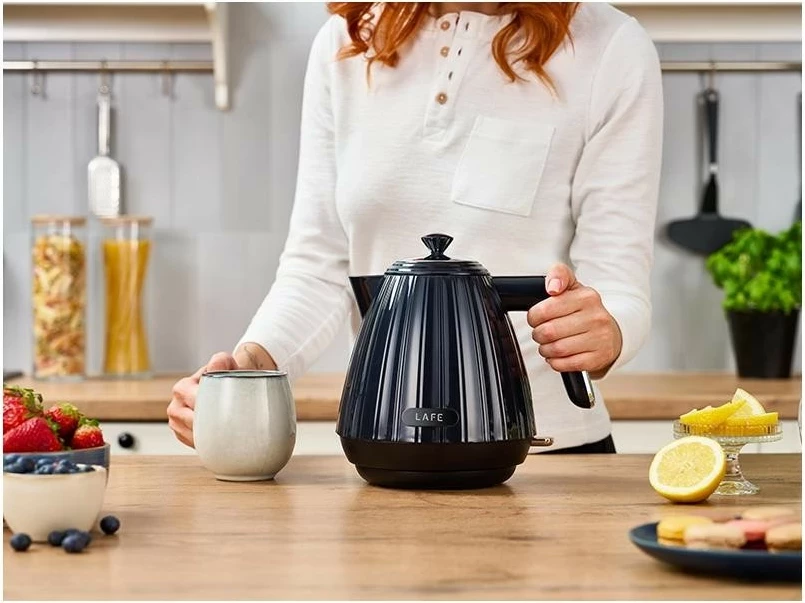 Električni kuhalnik vode 1,7 L, 2200 W, črn Lafe Modern PRO