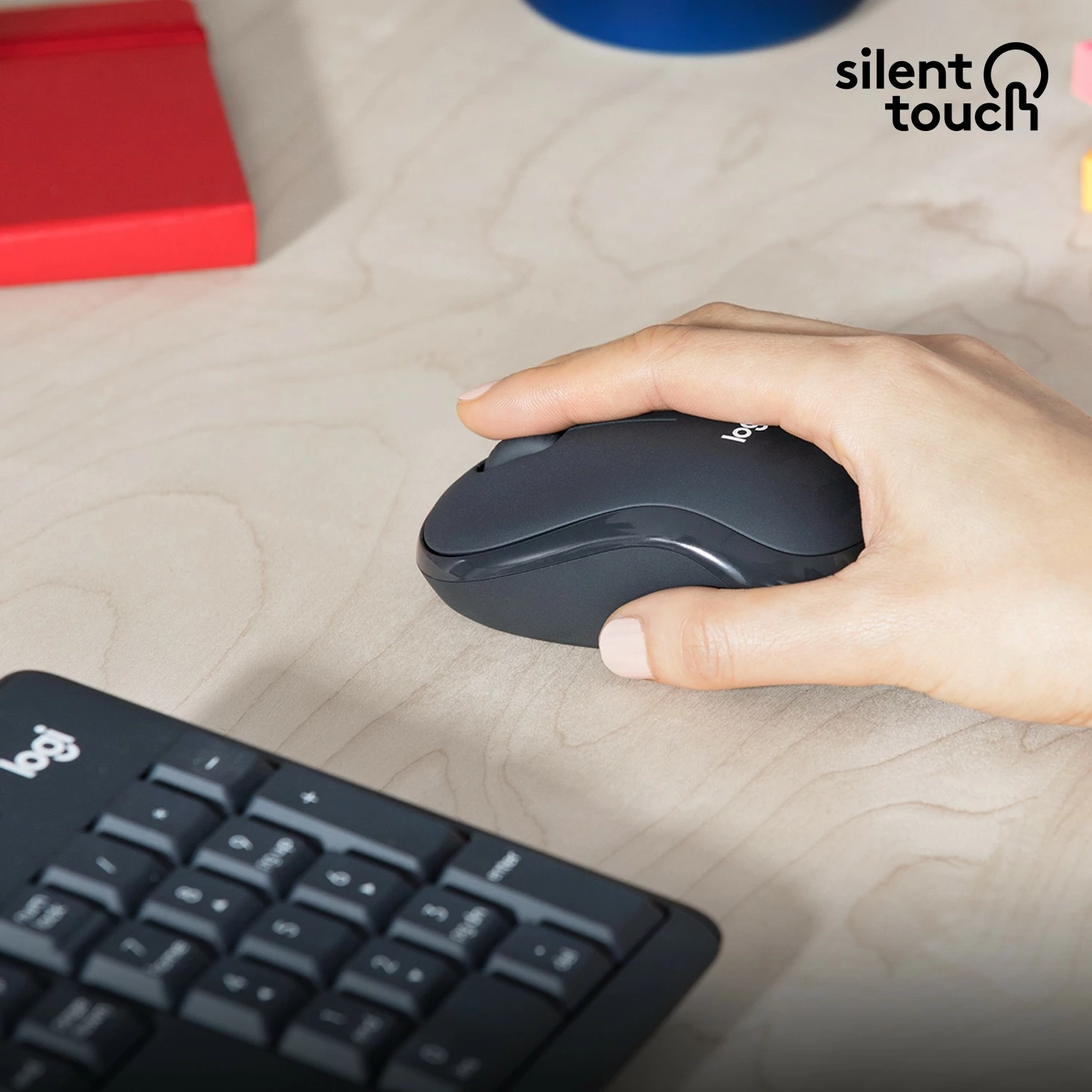 Tih komplet tipkovnice in miške Logitech MK295 Silent Wireless, polna velikost (100%), žična, USB, QWERTY, grafit, miška vključena