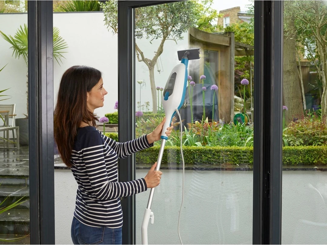 Sesalnik Black & Decker FSMH13E10-QS