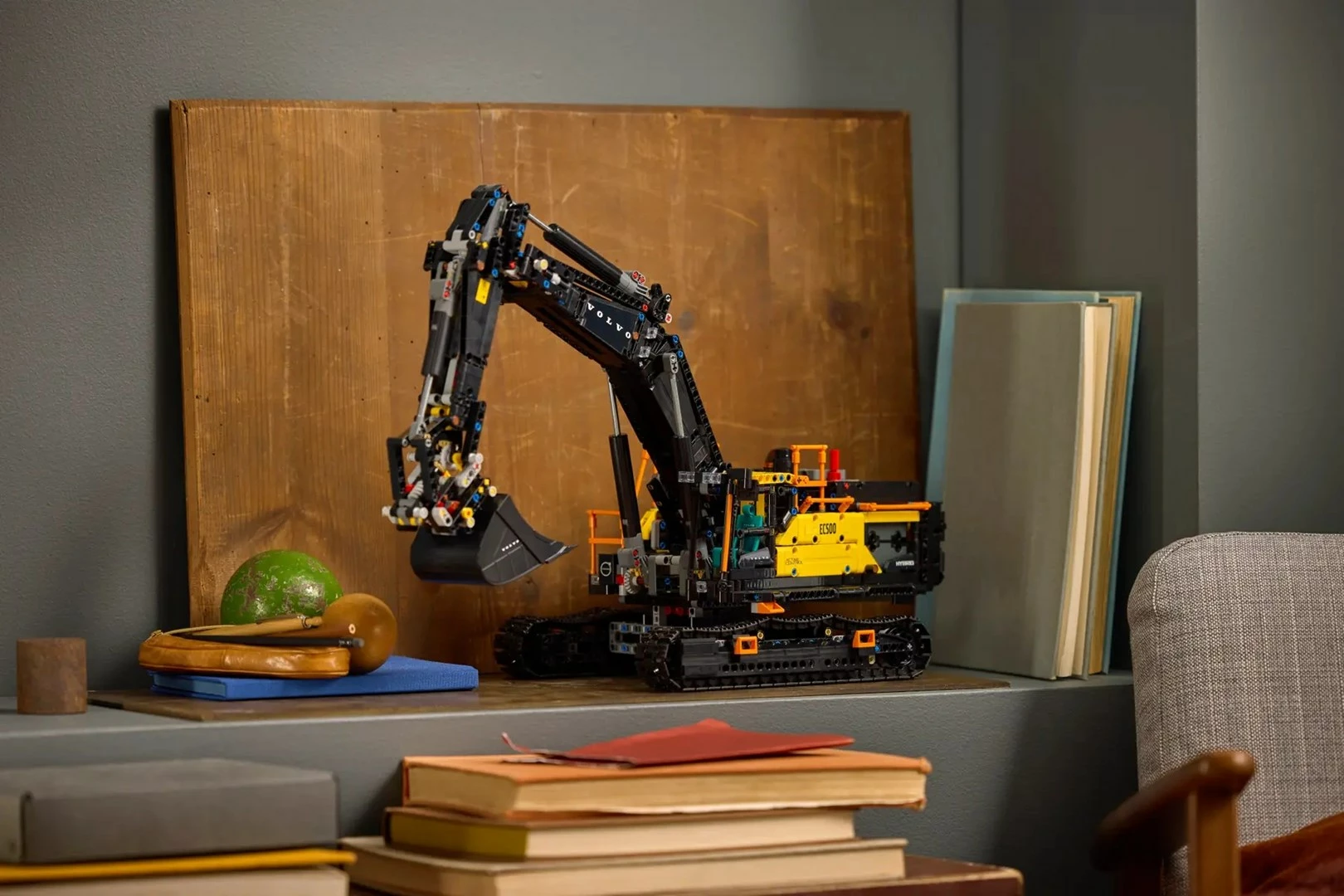 Model ekskavator hibrid Volvo EC500, LEGO Technic 42215, za odrasle, črno/rumen