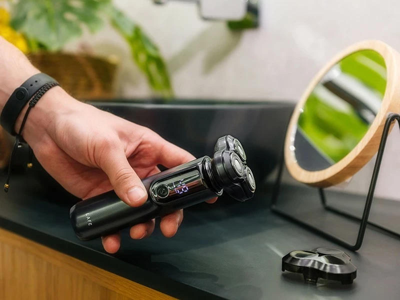 Makinica za britje MasterGlide, 3 glave, LCD zaslon, 90 min, Lafe, črna