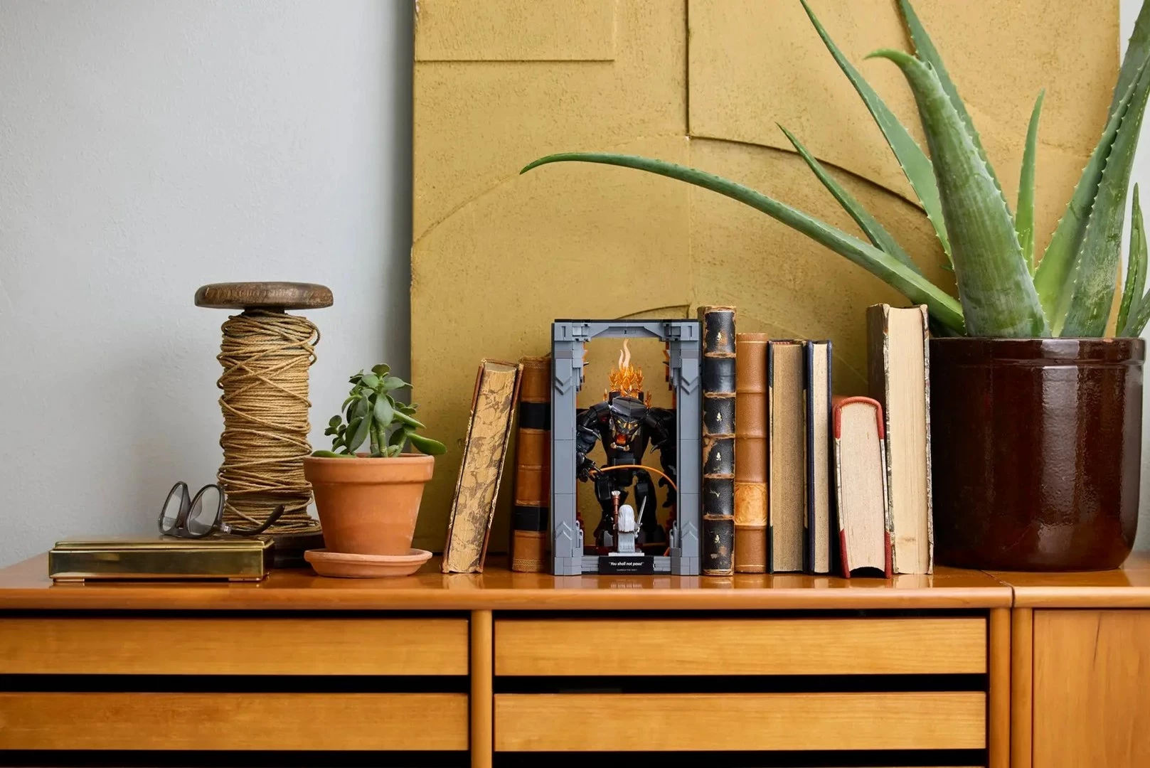 Dekorativni knjižni kotiček Lord of the Rings Balrog, LEGO ICONS 10367, za odrasle, 1 minifigura