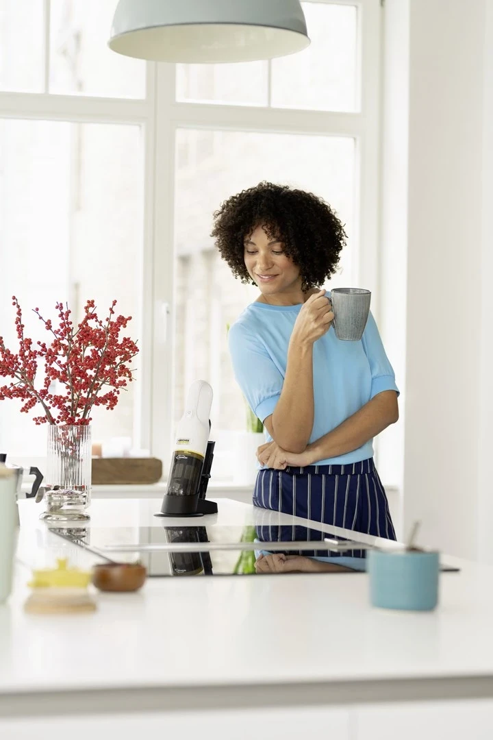 Ročni sesalnik Kärcher CVH 3 Plus, črn