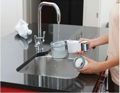 Ročni sesalnik brez vrečke, krom BLACK+DECKER PV1820L