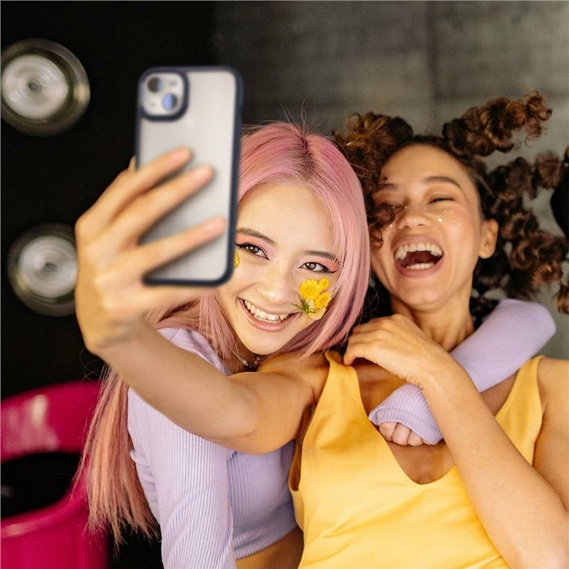 Prozoren ovitek Spigen Crystal Hybrid za iPhone 15 Plus, črn