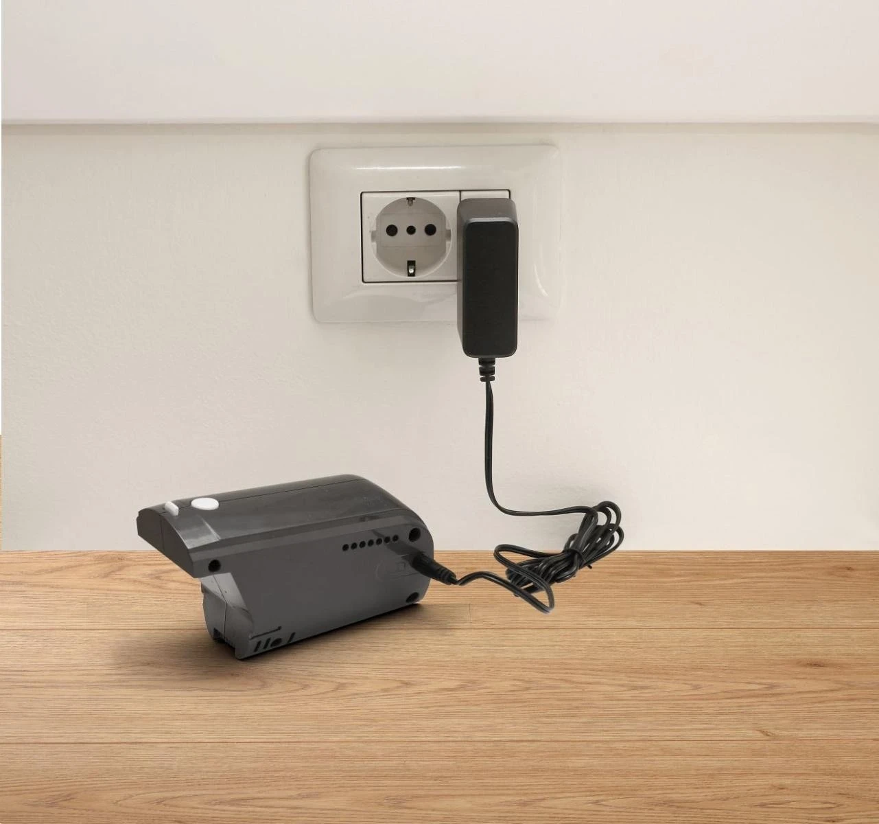 Vertikalni sesalnik brez vrečke, Gorenje SVC252GFA, grafit