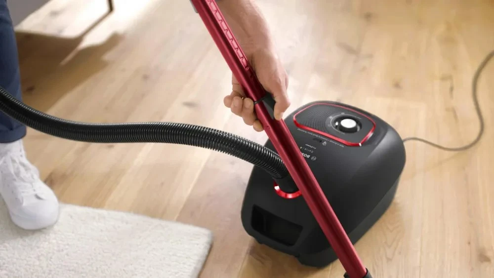 Sesalnik z vrečko, Bosch Serie 4 BGB41POW1, 850 W, črn