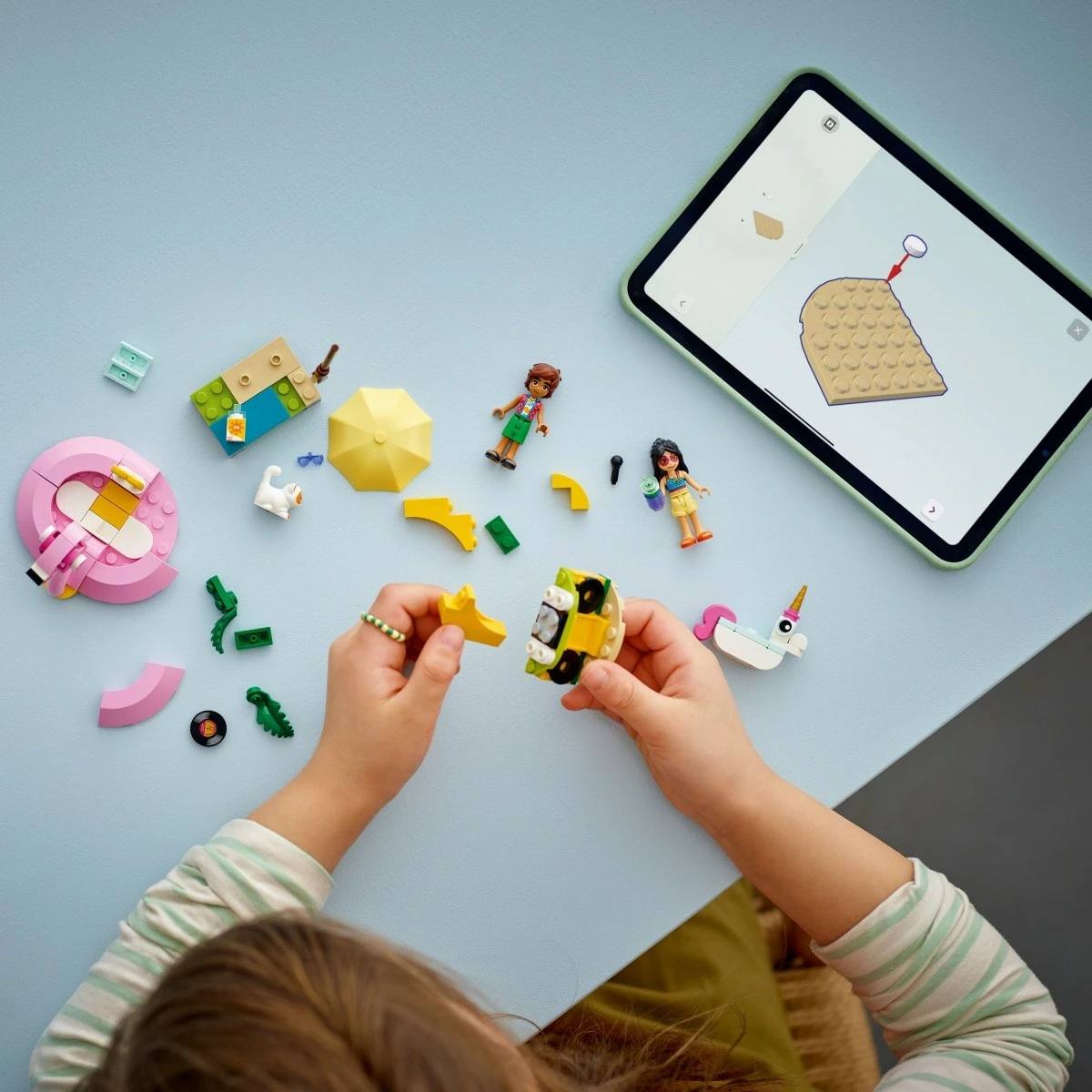 Zabava ob bazenu z enorogom in flamingom, komplet za gradnjo LEGO Friends 42658, 99 delov