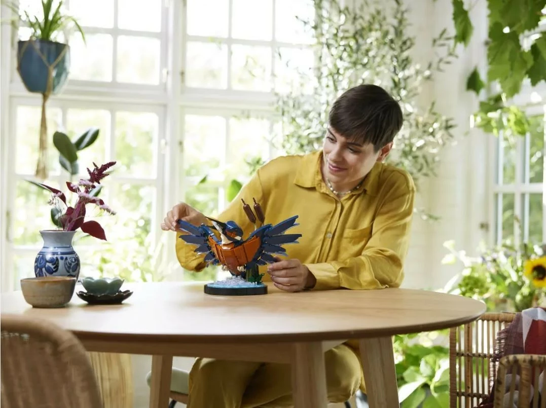 Model kingfisher z 834 kosi, LEGO Icons 10331, za odrasle