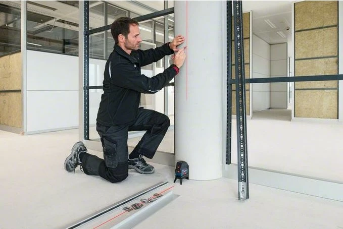 Laser za niveliranje Bosch GCL 2-50 C z RM2 in BT150, 12 V, črno-modra