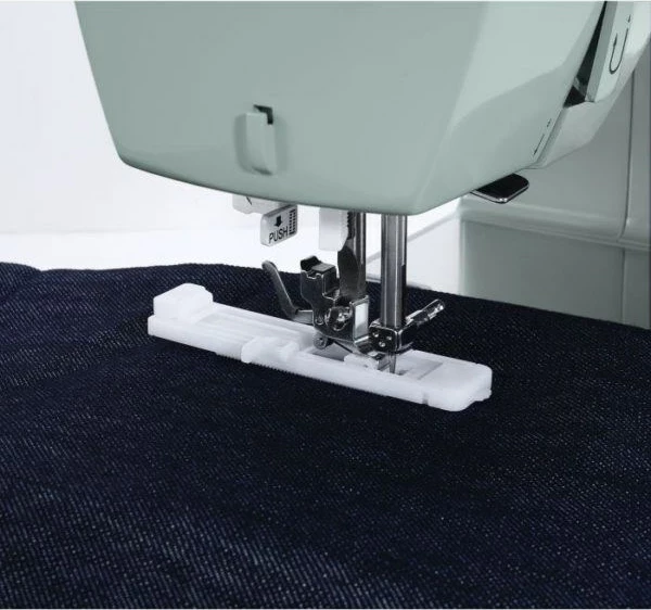 Šivalni stroj Singer 4423, električni, siv