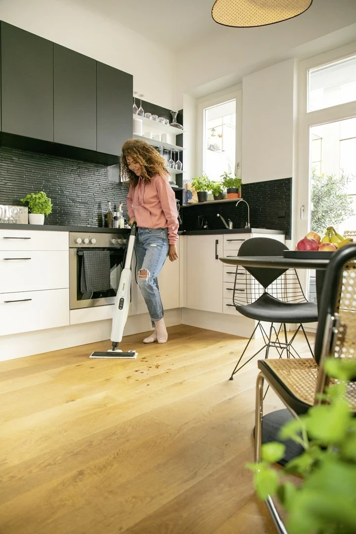 Parna sesalnik SC 3 UPRIGHT Karcher, 0,5 L, 1600 W, bela, črna