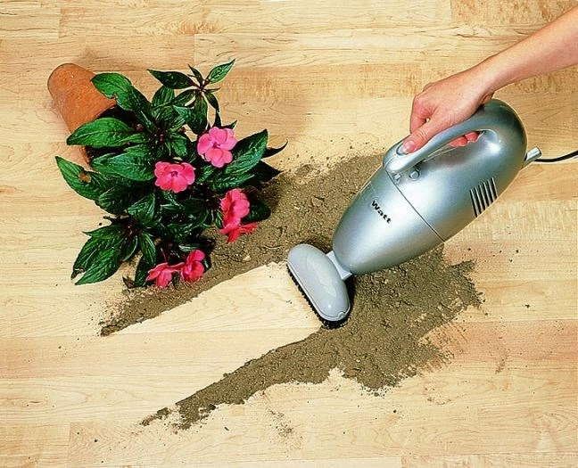 Ročni sesalnik Clatronic HS 2631, 700 W, srebrno