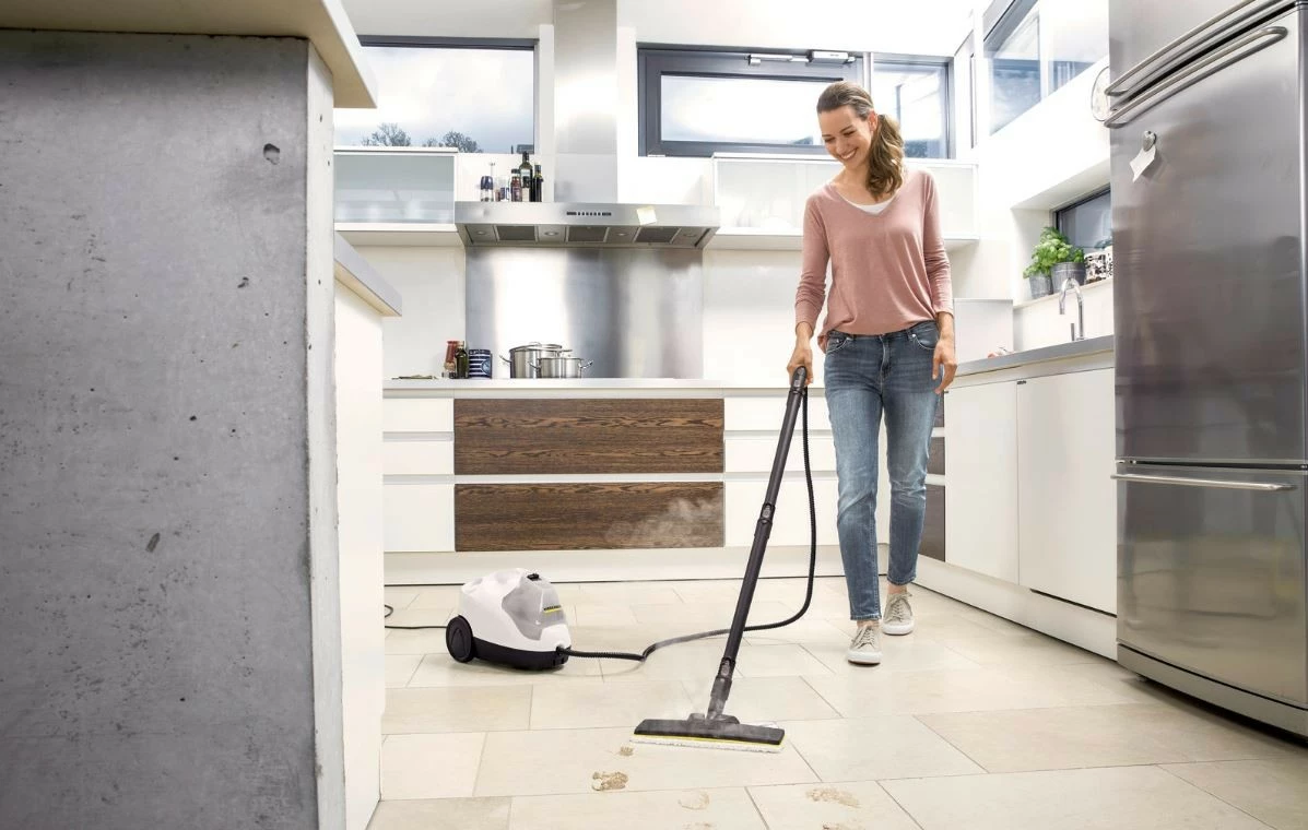 Parni čistilec Karcher SC4 EasyFix Plus, 2000 W, 0,8 L, sivo/bel