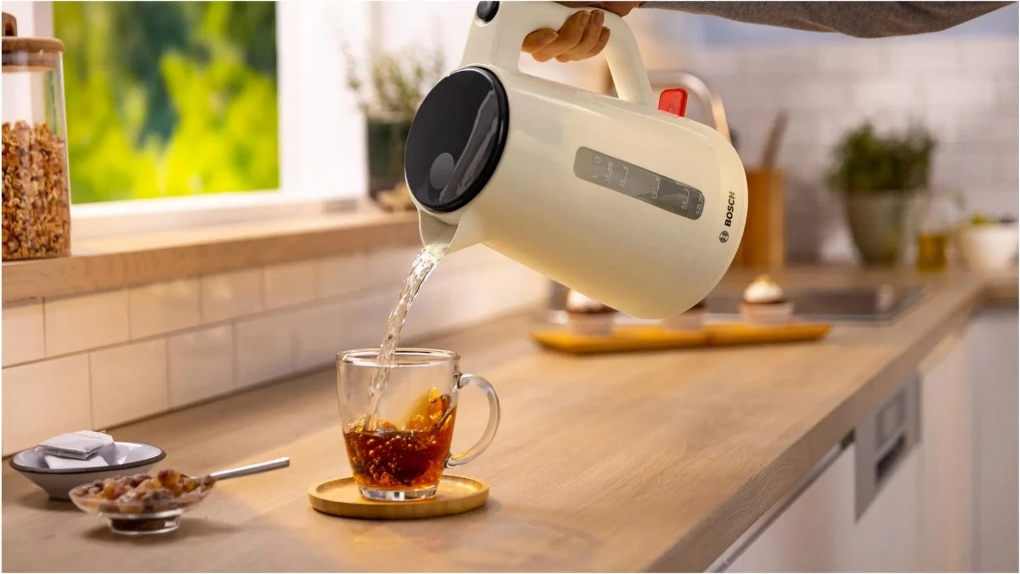 Električni čajnik 1,7 l Bosch TWK1M127, bež