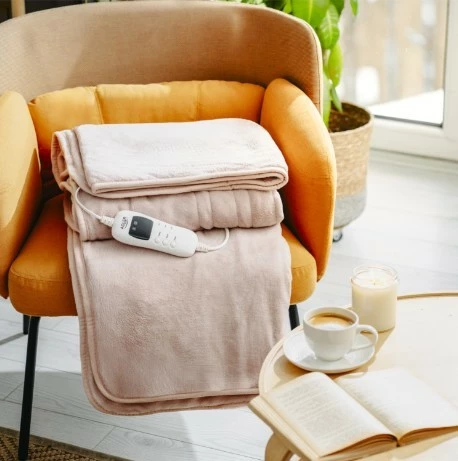 Električna odeja Adler AD 7443, 160 x 180 cm, 7 nastavitev HIGH/LOW, timer 1–9 h, LCD daljinec, 120 W, polar, rožnata