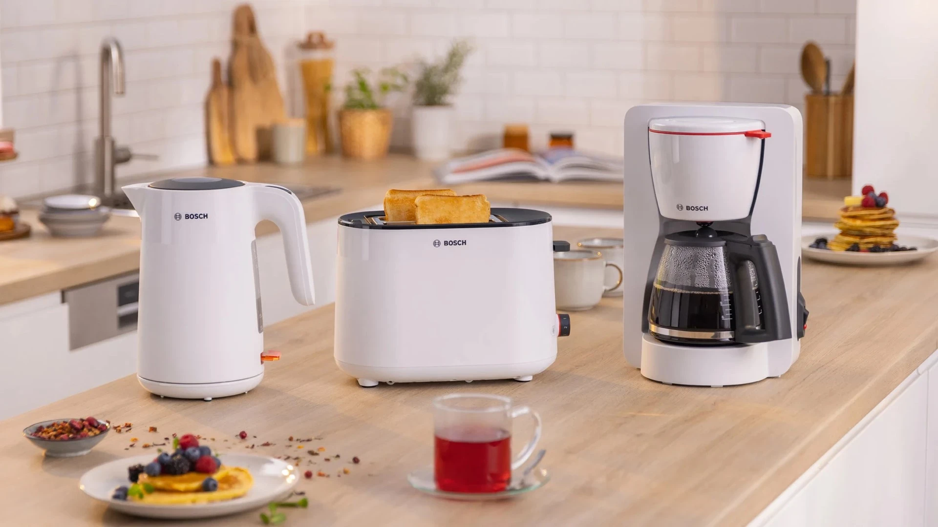 Električni grelnik vode Bosch TWK2M161, 1,7 L, 2400 W, bel