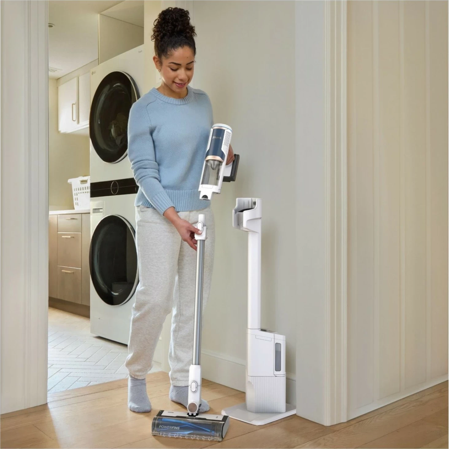 Brezžični sesalnik, 3 hitrosti, 0,42 L, bel - Shark BU3521EU