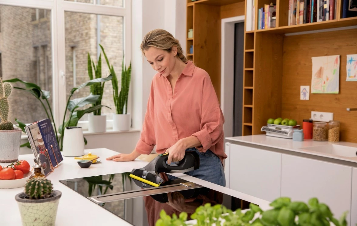 Čistilec oken Karcher WV5 Plus N Black Edition, 1.633-467.0, črn, z dodatno opremo