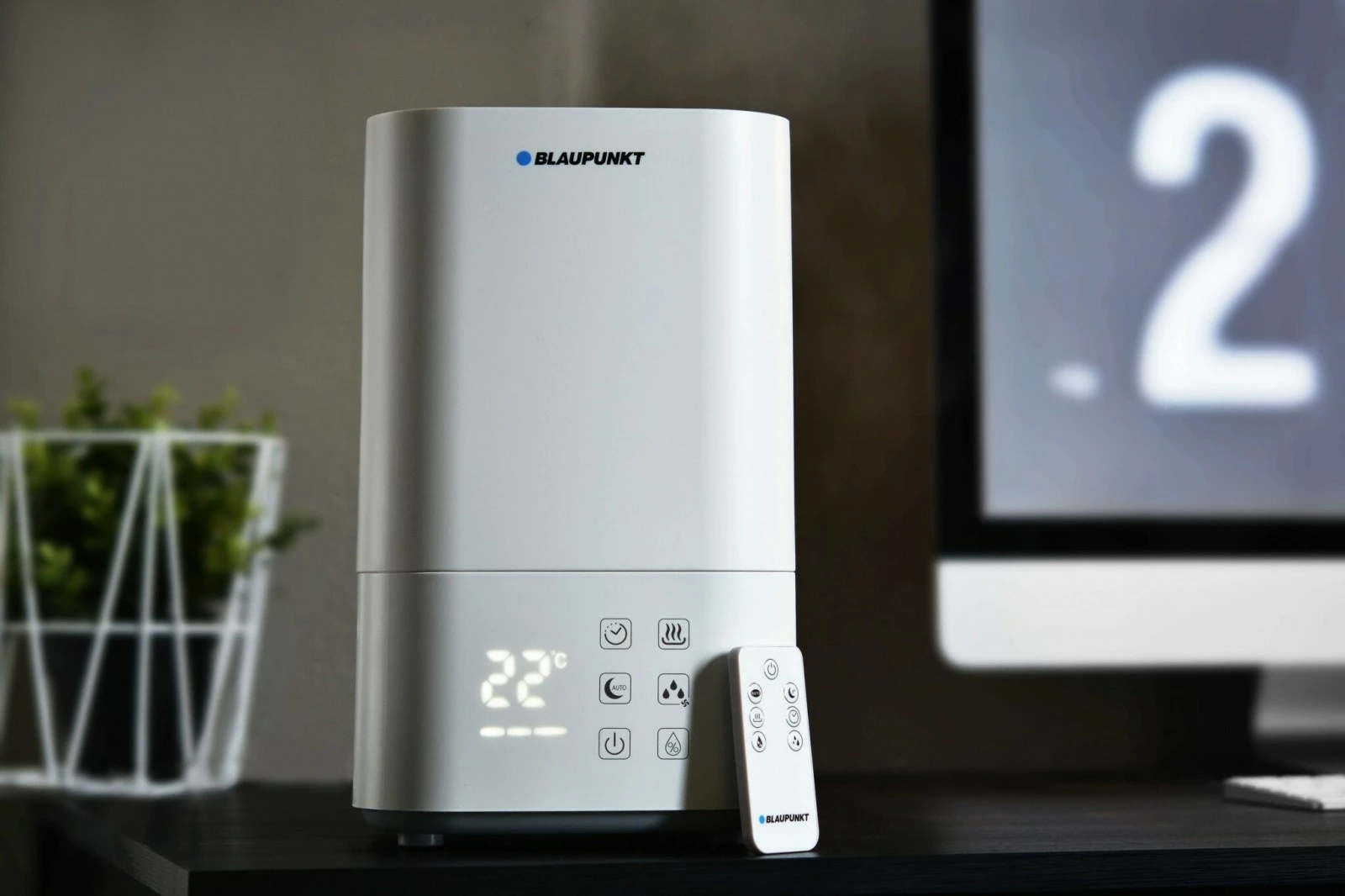 Vlažilnik zraka Blaupunkt AHS701, 4 L, 350 ml/h, humidistat 40–80%, hladna/topla megla, HEPA H13, ionizacija, aromaterapija, časovnik 10 h, z daljinskim upravljalnikom, bel