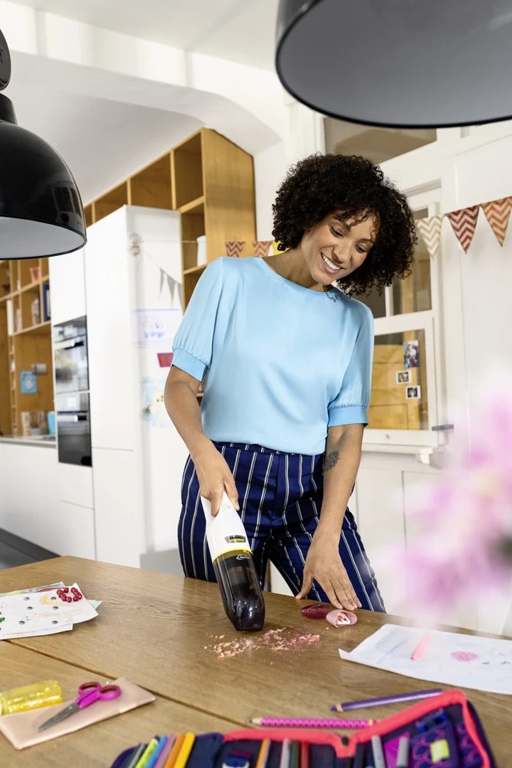 Ročni sesalnik Kärcher CVH 3 Plus, črn