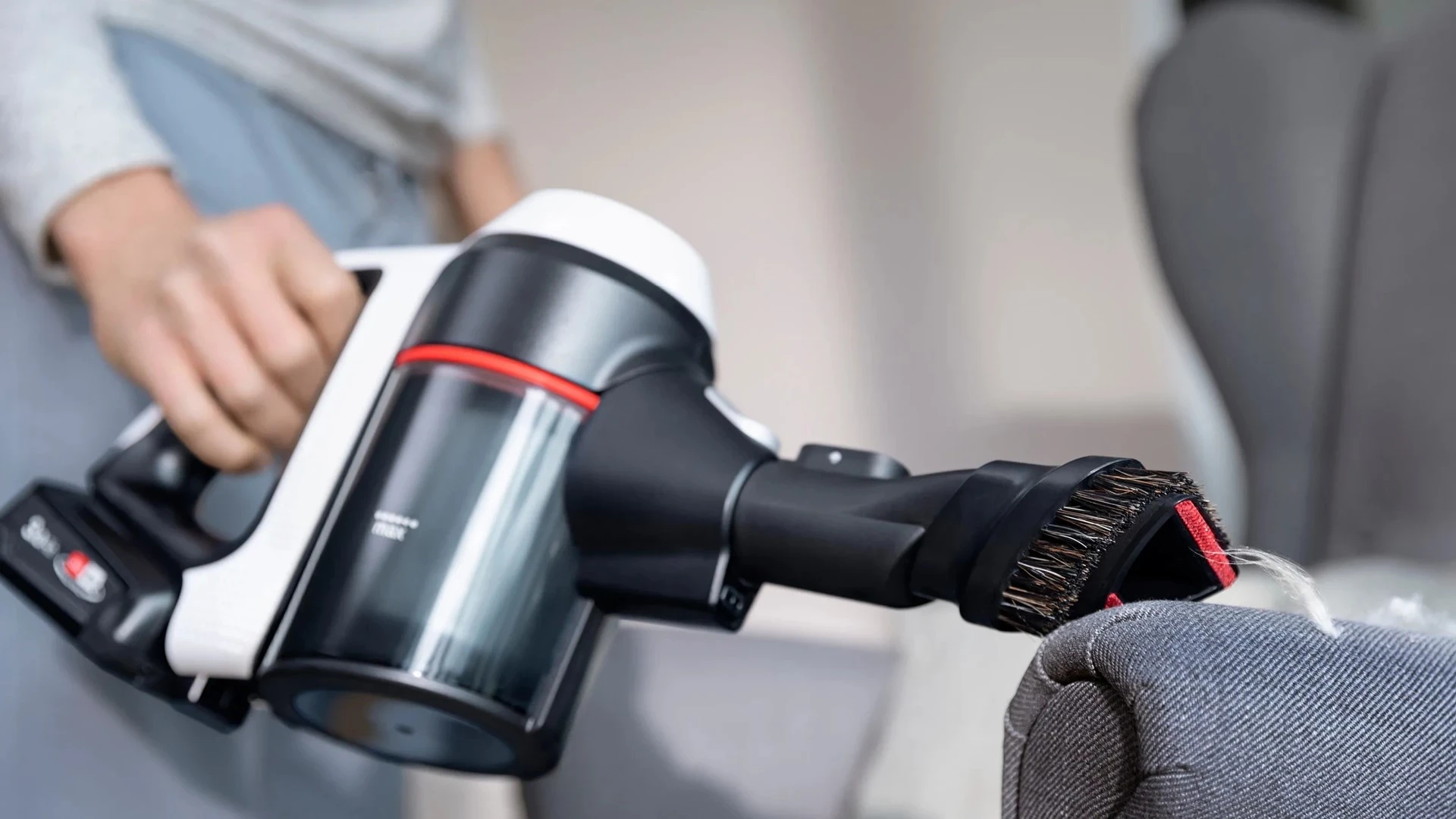 Sesalnik na baterijo BOSCH BCS 711XXL, črn