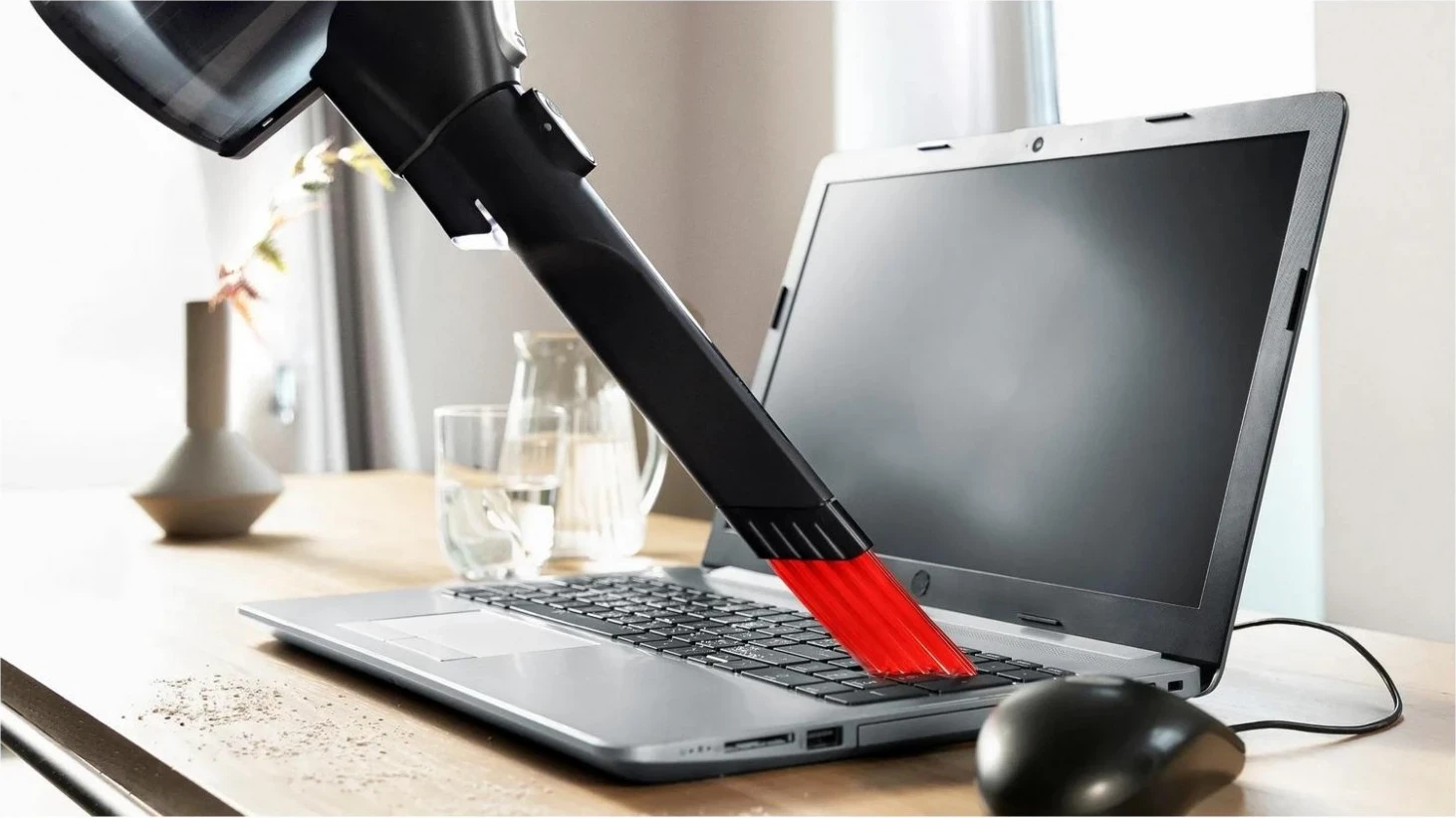 Vertikalni sesalnik brez kabla Bosch Unlimited 7 BCS711XXL, 0,3 L, belo-črn